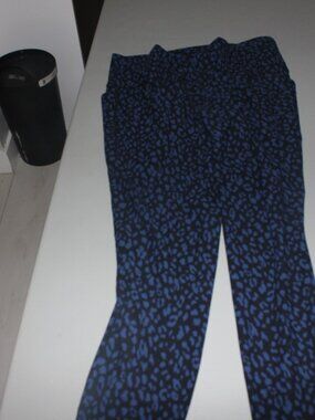 Blue Athleta Saluation Stash Pocket  2 7/8 Tight Size Large